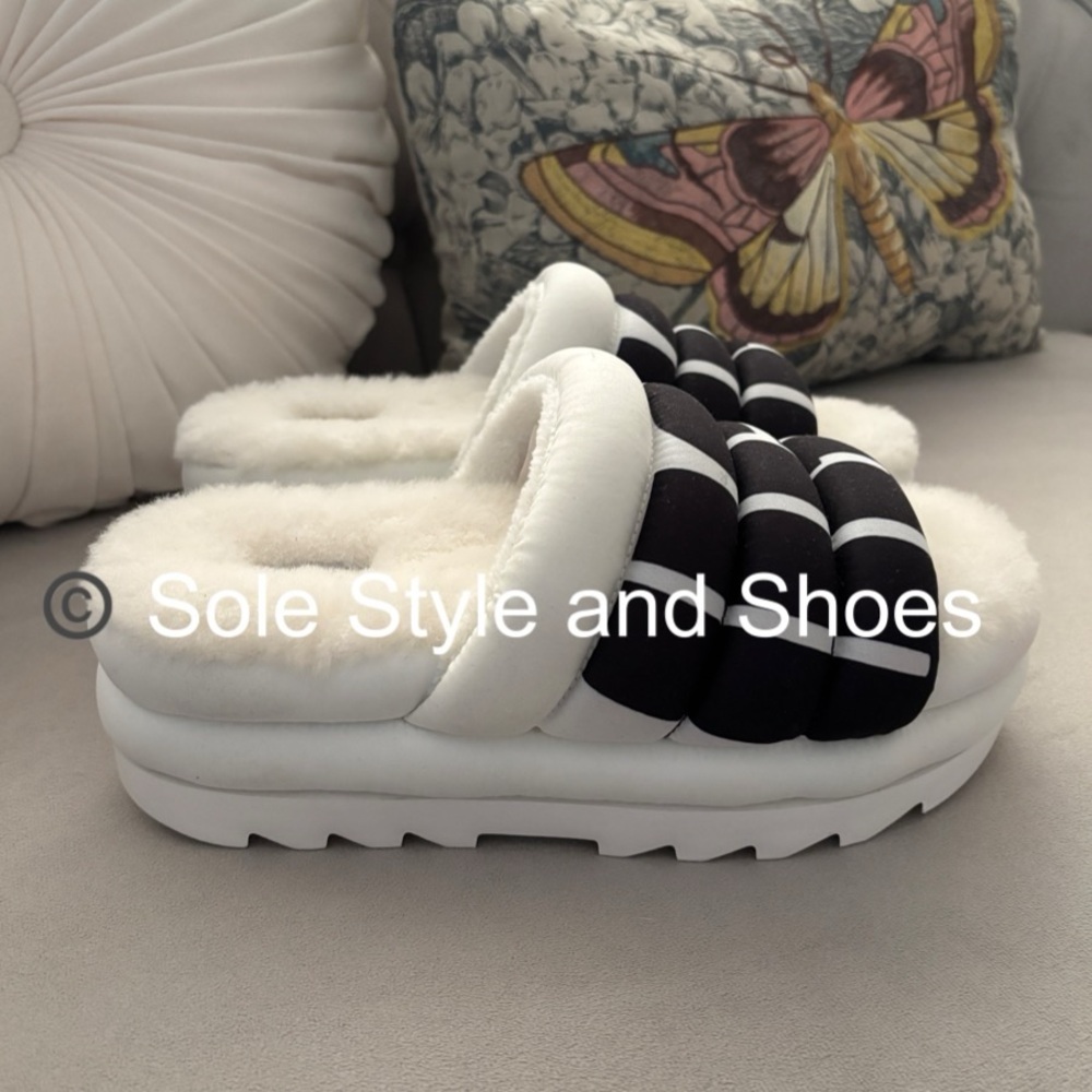 UGG Maxi Logo Slides White 7 New without Box
